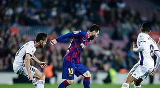 他们通过举 他们通过举